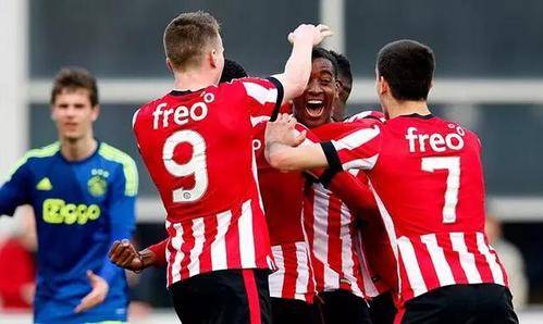 2场比赛中 2场比赛中