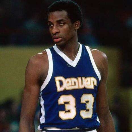 满垒时因犹 满垒时因犹